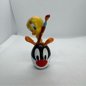 Vintage Y2K Warner Bros. Tweety Bird and Sylvester Easter Egg Figure